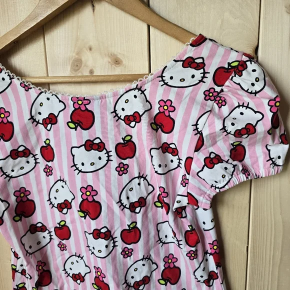 Hello Kitty Sanrio Hot Topic Apples Flowers Bow Blouse Womens Small/Medium - Picture 12 of 13